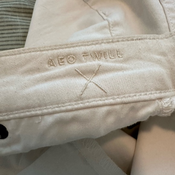 American Eagle Super Hi-Rise Twill White Shorts - Picture 5 of 5